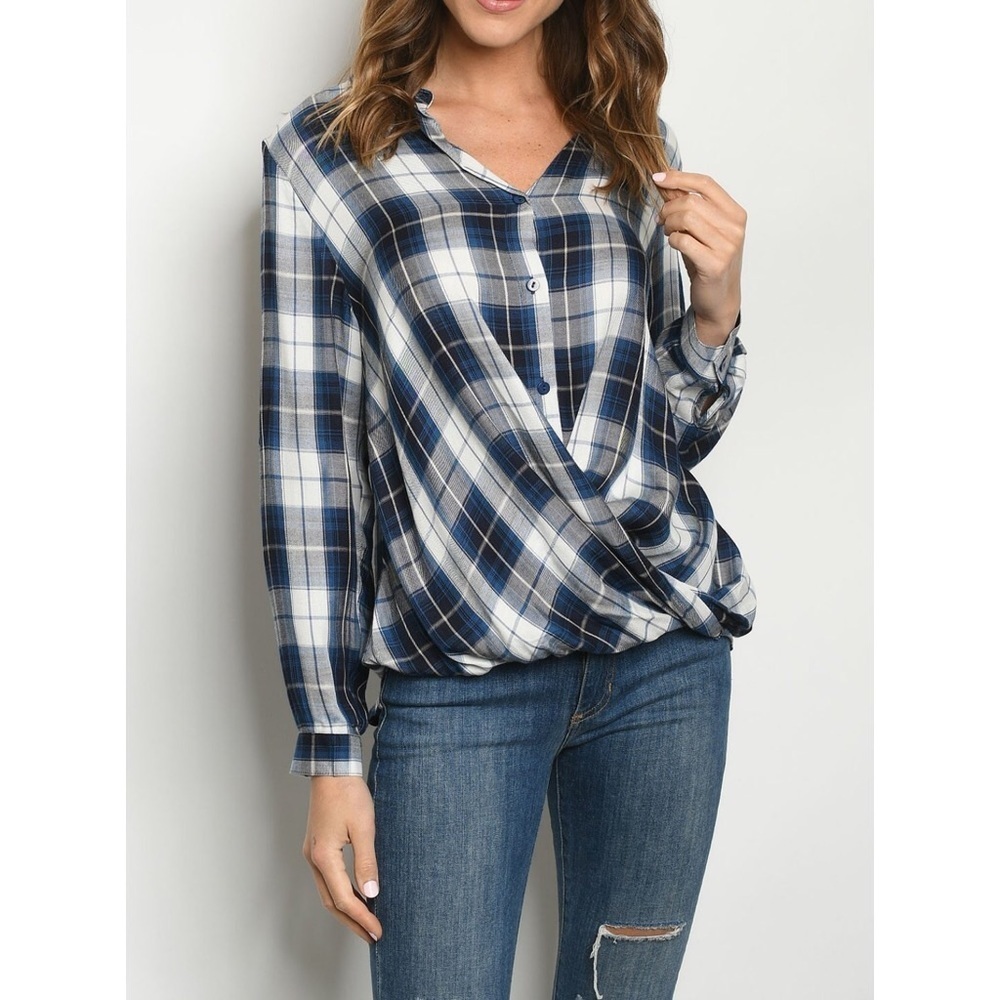 *MAKE OFFER. DONATING 11-1-26 * PLAID BLOUSE WITH TWISTED FRONT HEMLINE